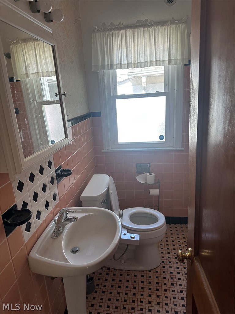694 Mckinley Avenue, Bedford, OH - Photo 8