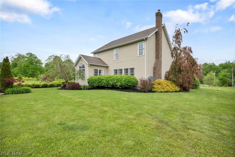 14353 Radcliffe Road, Chardon, OH - Photo 2