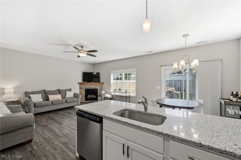 1121 Windermere Drive, Willoughby, OH - Photo 8