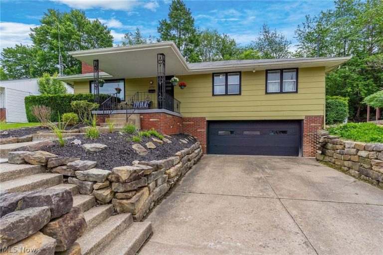 3781 Baymar Drive, Youngstown, OH - Photo 2