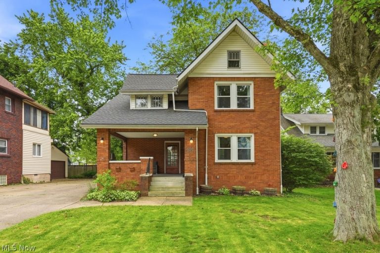 608 Chestnut Boulevard, Cuyahoga Falls, OH - Photo 2