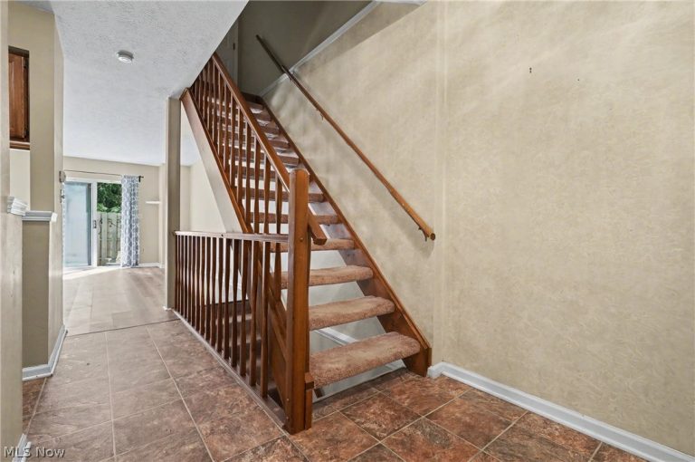 2412 Wrens Drive, Stow, OH - Photo 4