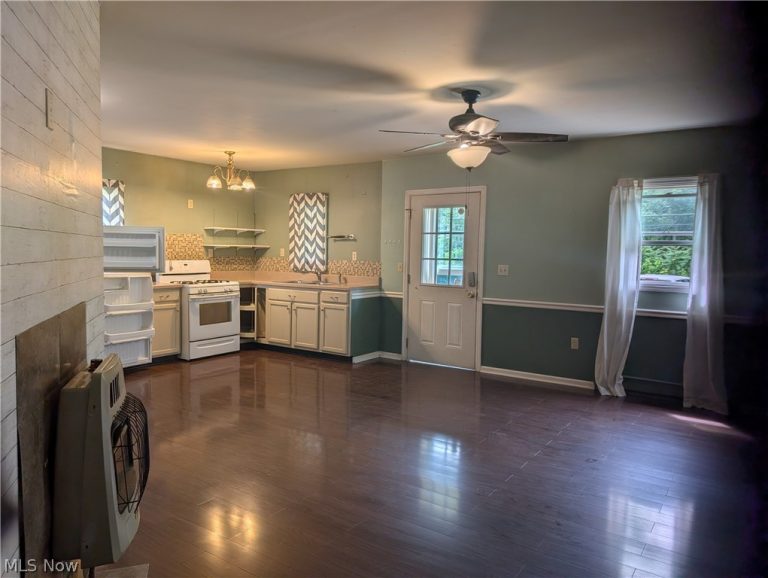 20 High Street, Glouster, OH - Photo 3