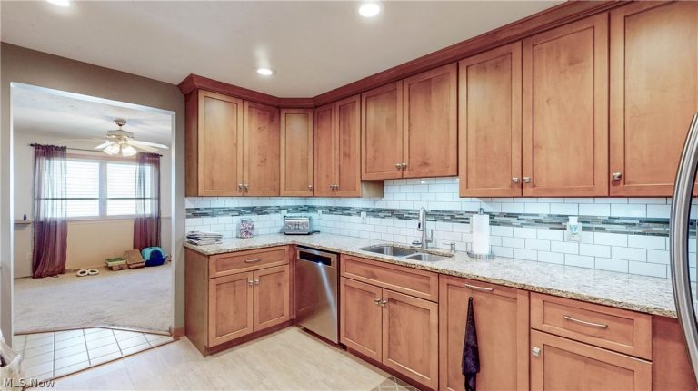 10216 Harmony Lane, Brooklyn, OH - Photo 3