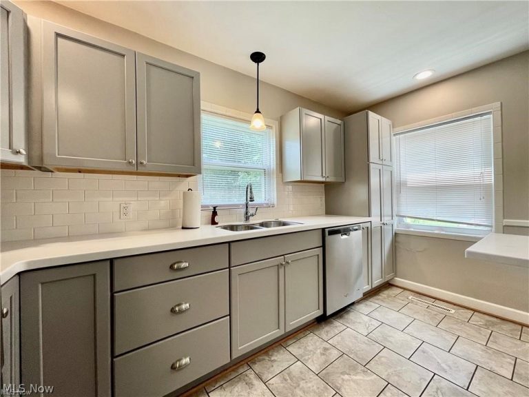 5516 Grand Central Avenue, Vienna, WV - Photo 5
