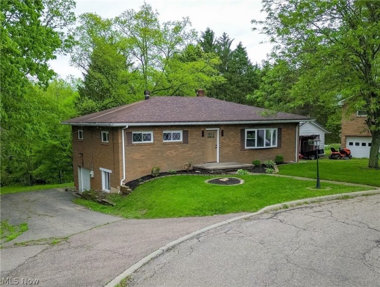 183 Meadow Road, Wintersville, OH - Photo 2