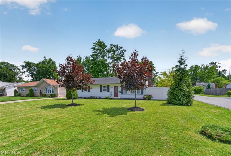7570 Pinehurst Drive, Mentor on the Lake, OH - Photo 6