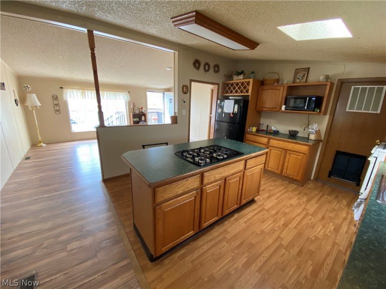 150 Rolling Acres Circle, Massillon, OH - Photo 8
