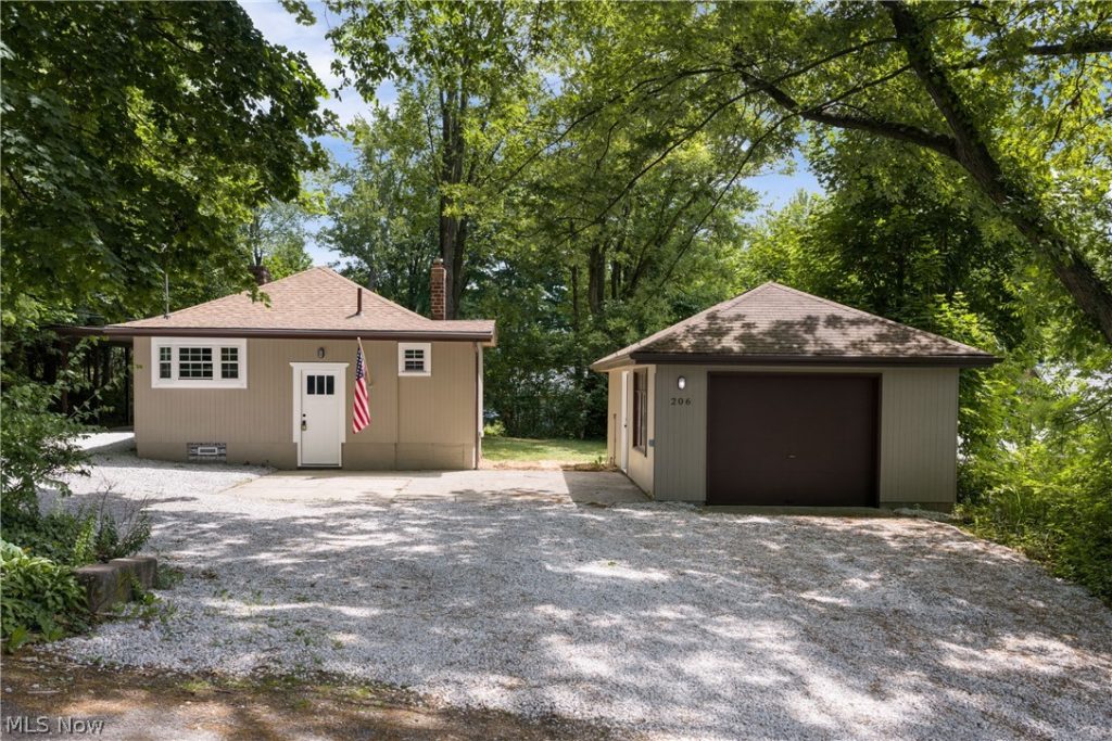 206 Lakota Avenue, Portage Lakes, OH