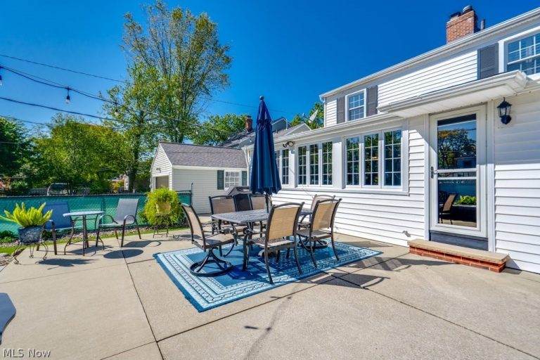 22212 Byron Road, Shaker Heights, OH - Photo 6