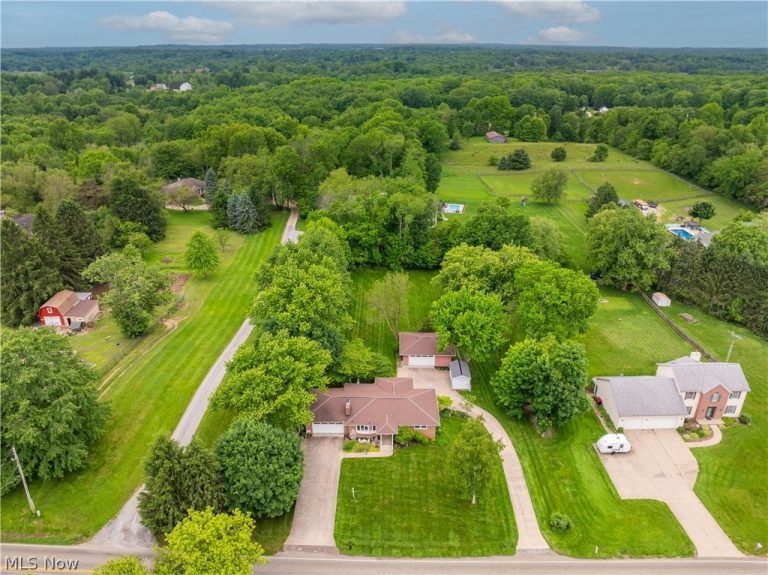 11385 William Penn Avenue, Hartville, OH - Photo 2