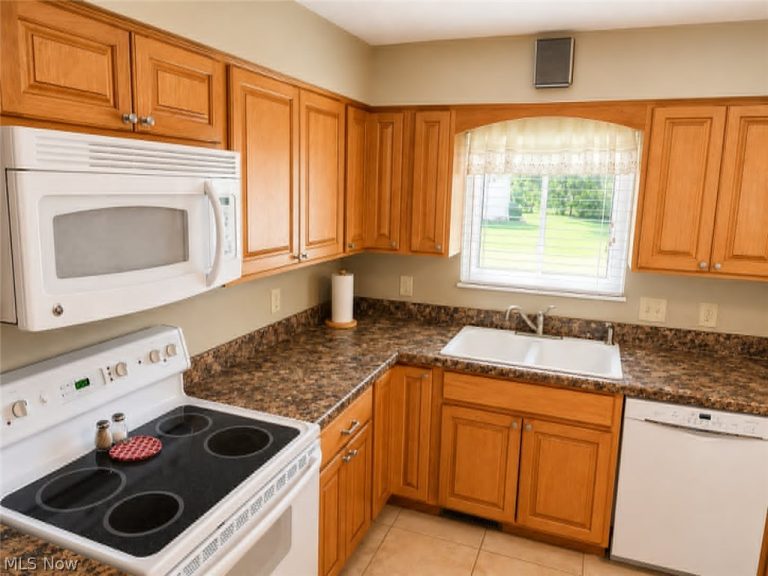 14598 Gateway Drive, North Royalton, OH - Photo 2