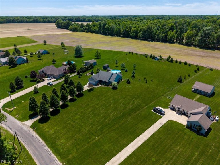 8522 Bank Street, Vermilion, OH - Photo 2