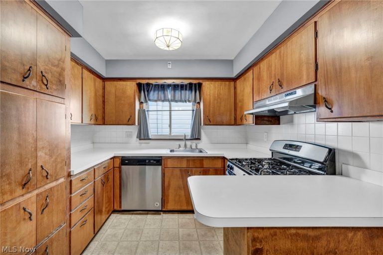 179 Caroline Street, Elyria, OH - Photo 4