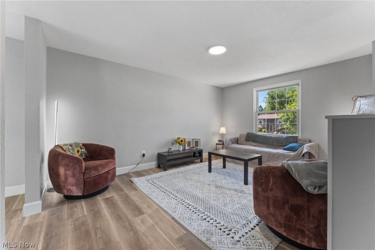 78 Summerberry Lane, Niles, OH - Photo 8