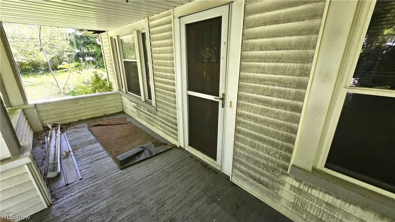 14522 Granger Road, Maple Heights, OH - Photo 4