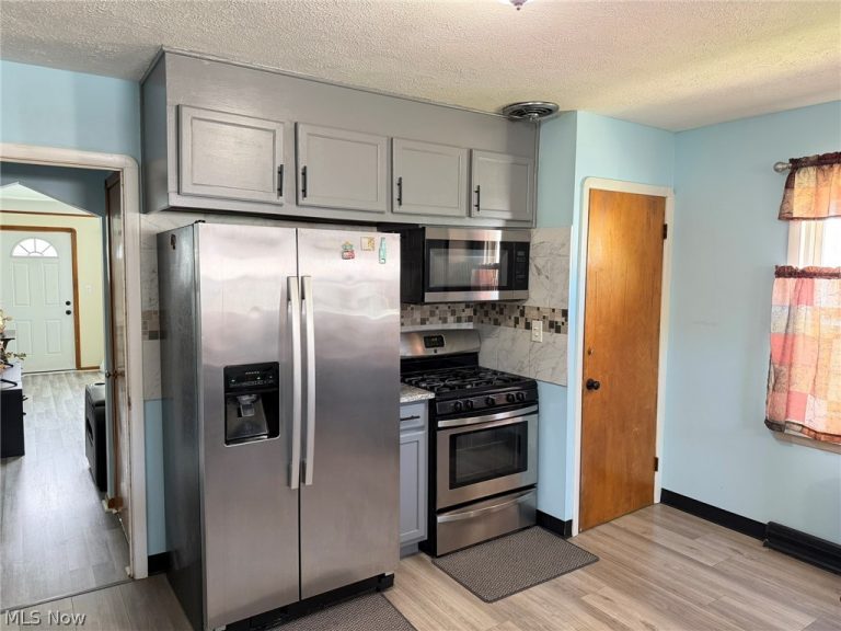6706 Gilbert Avenue, Parma, OH - Photo 6