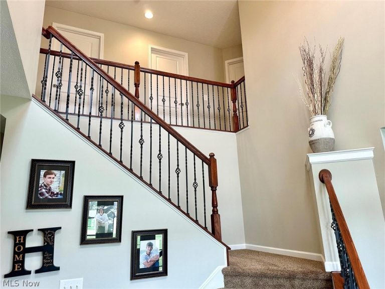 2556 Palmer Lane, Avon, OH - Photo 6