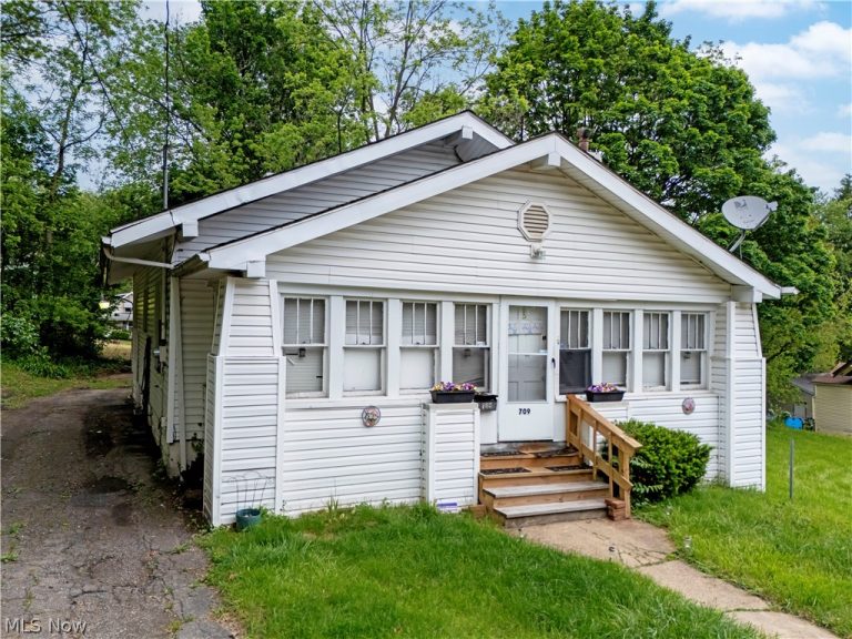 709 Longview Avenue, Akron, OH - Photo 5