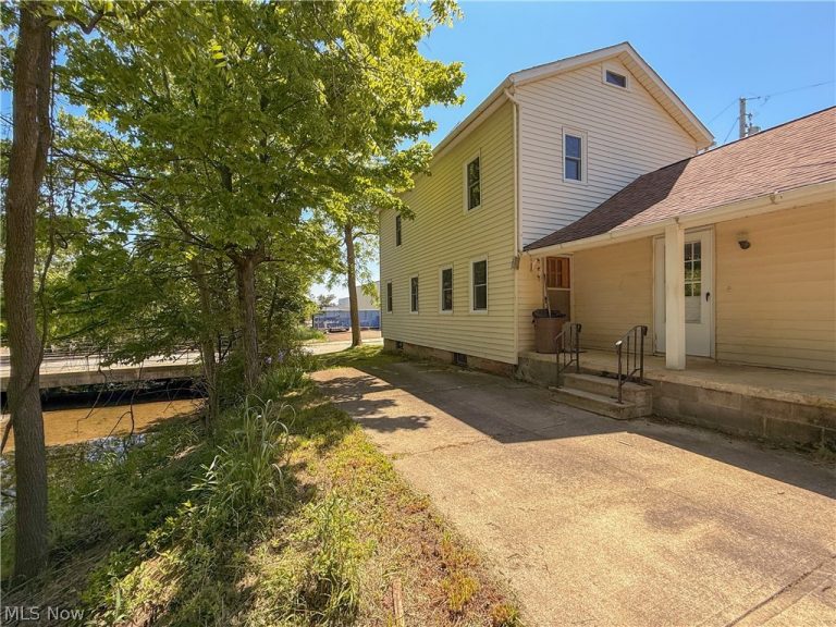 323 Huntington Street, Medina, OH - Photo 5