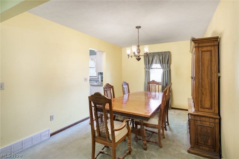 6908 Hidden Valley Drive, Amherst, OH - Photo 4