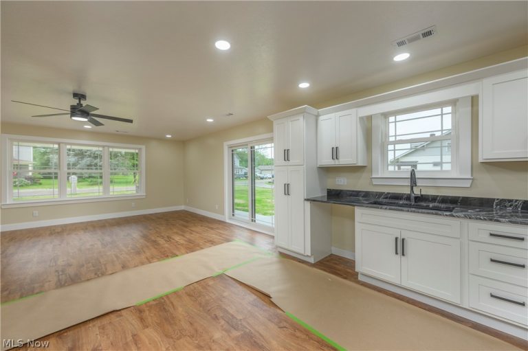 1545 Roanoke Avenue, Uhrichsville, OH - Photo 8