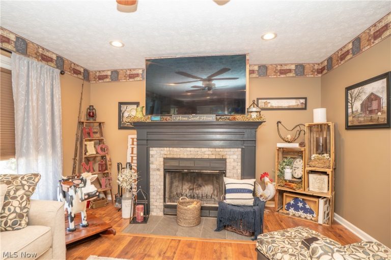 8026 Garnet Avenue, Canton, OH - Photo 5