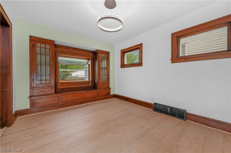 4418 Broadale Road, Cleveland, OH - Photo 8