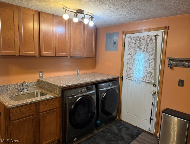 6447 Sandfield Drive, Brook Park, OH - Photo 8