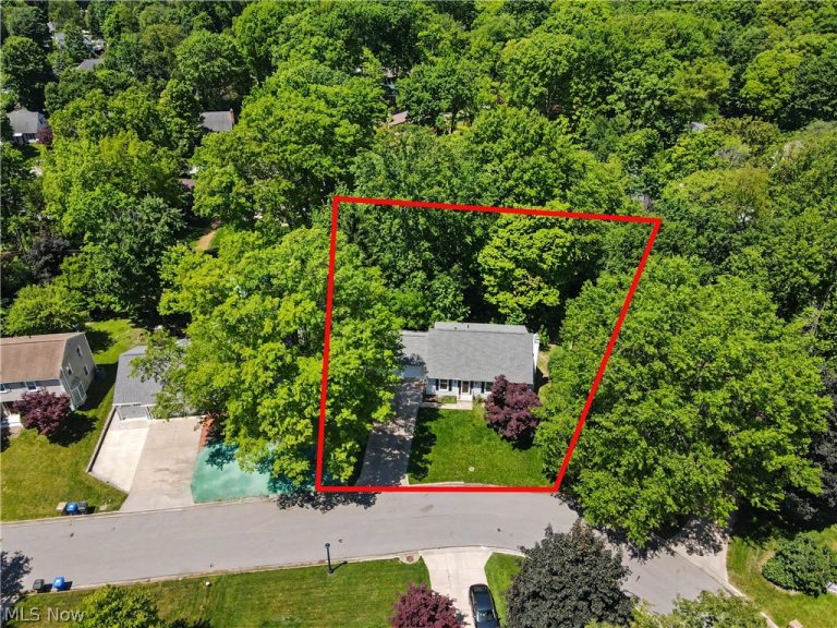 2920 Carters Grove Road, Cuyahoga Falls, OH - Photo 4
