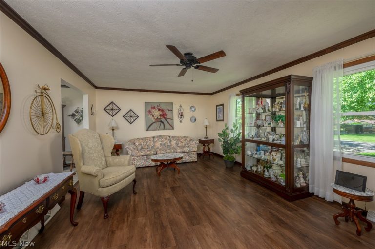 1300 Hyacinth Drive, North Canton, OH - Photo 5
