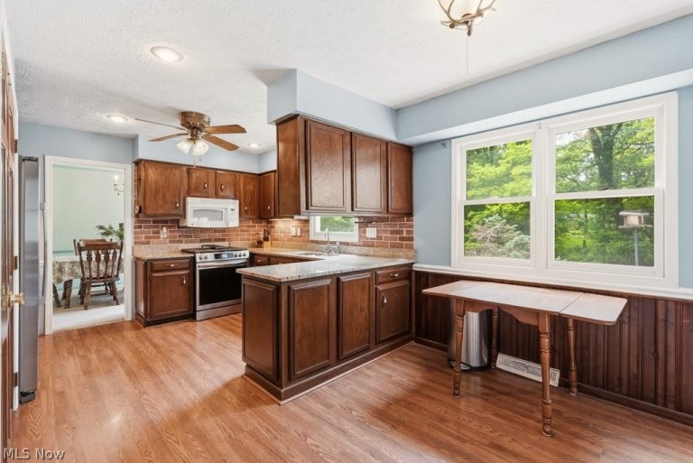 838 Glencrest Road, Northfield, OH - Photo 4