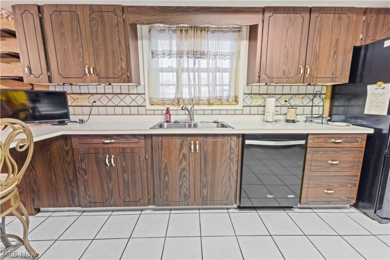 10 Sarah Boulevard, Toronto, OH - Photo 4