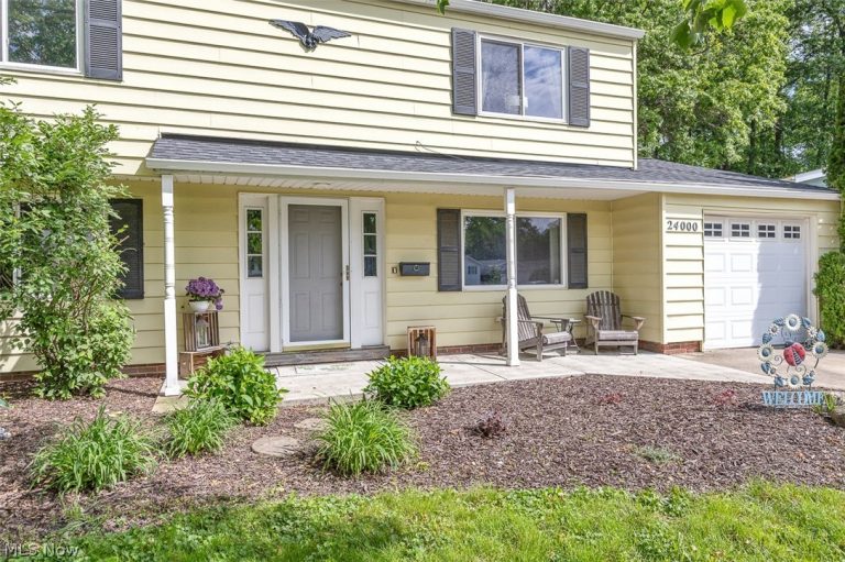 24000 Amesbury Drive, North Olmsted, OH - Photo 2