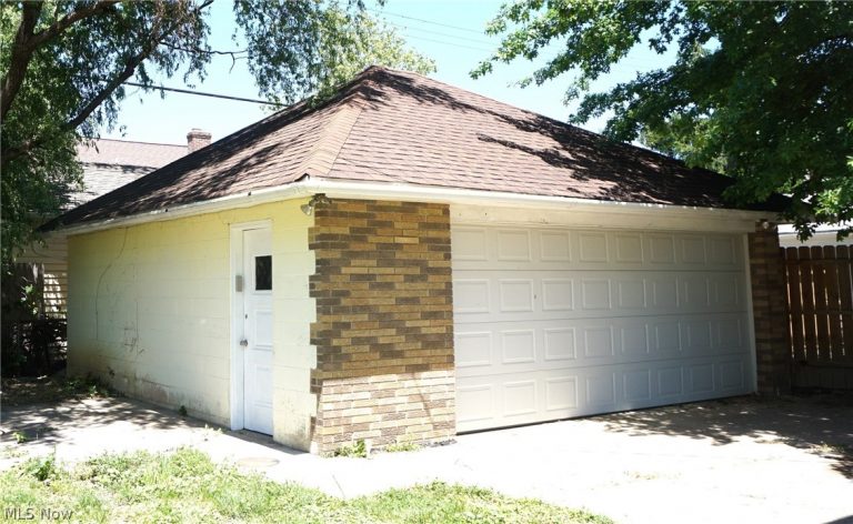 19715 Cherokee Avenue, Cleveland, OH - Photo 4