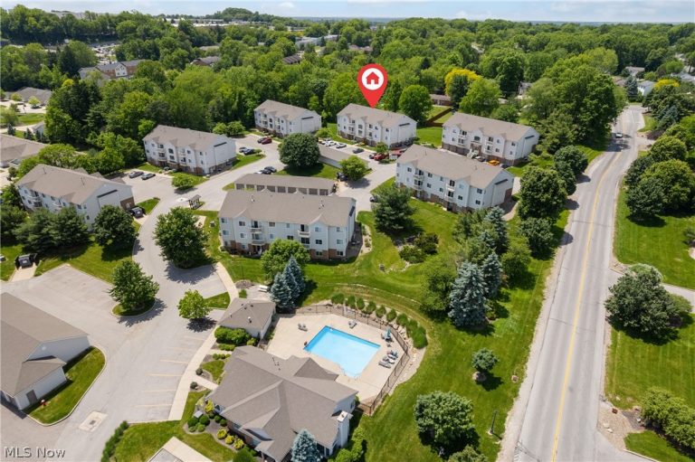 1456 Buckingham Gate A Boulevard, Cuyahoga Falls, OH - Photo 3