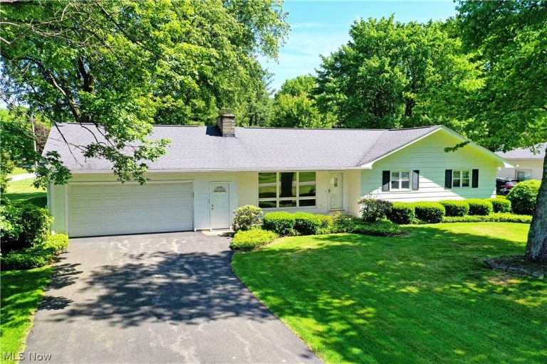 4975 Maple Drive, Vienna, OH, 44473