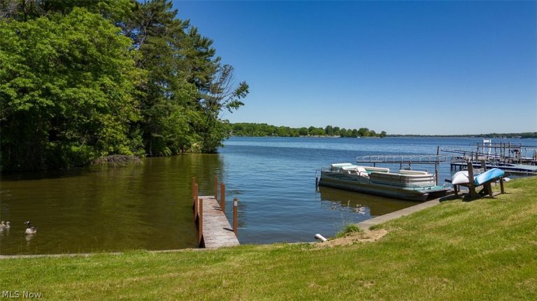 654 Pine Drive, Lake Milton, OH - Photo 6