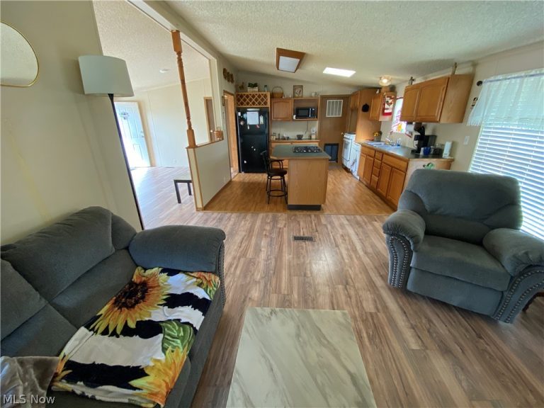 150 Rolling Acres Circle, Massillon, OH - Photo 4