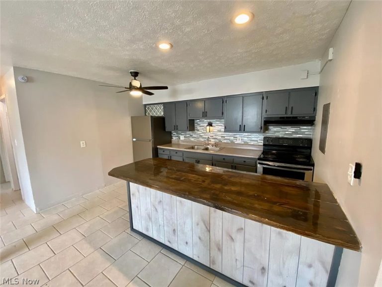 640 Shore Court, Vermilion, OH - Photo 6