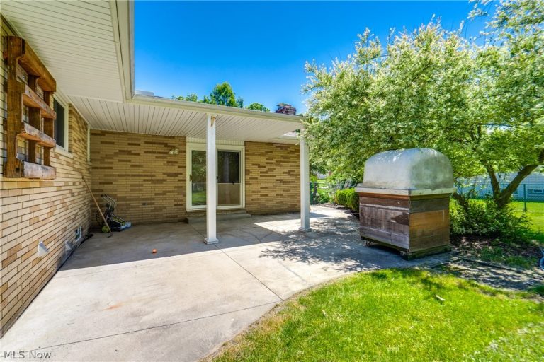 9942 Vista Drive, North Royalton, OH - Photo 6