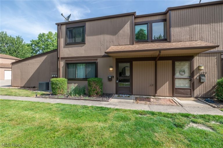 26653 Lake Of The Falls Boulevard, Olmsted Falls, OH, 44138