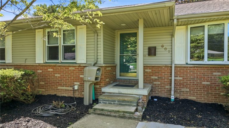 601 Murray Hill Drive, Youngstown, OH - Photo 3