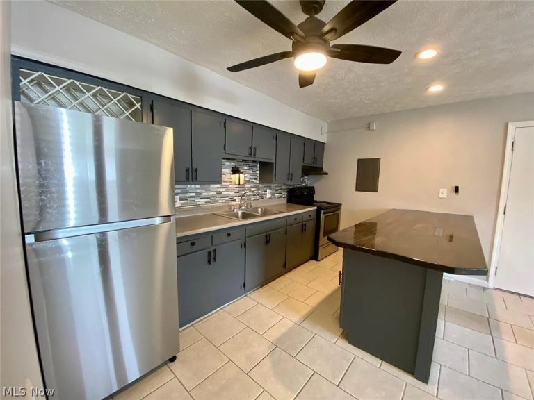 640 Shore Court, Vermilion, OH - Photo 8