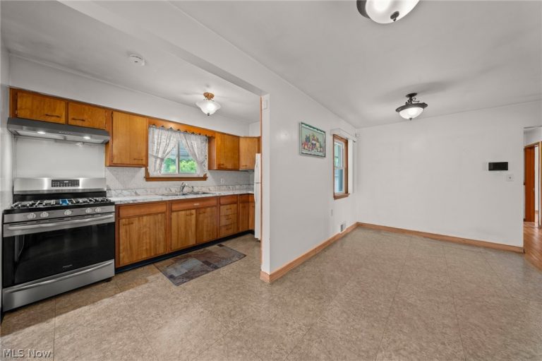 2129 Silverdale Avenue, Cleveland, OH - Photo 6