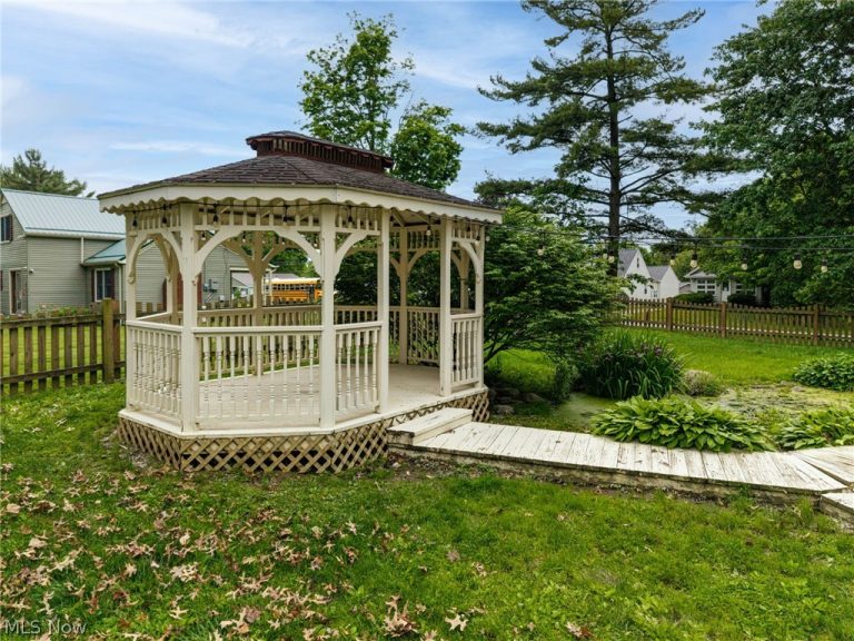 102 Young Drive, Lodi, OH - Photo 2