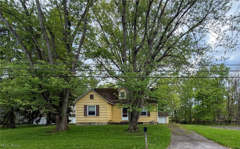 8060 Paulin Drive, Youngstown, OH - Photo 2