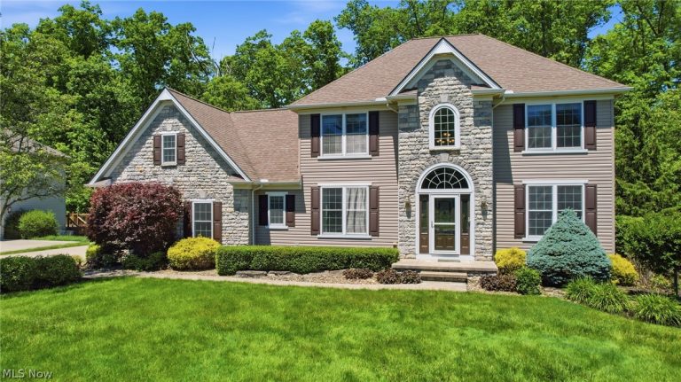 8255 Hemingway Lane, Concord Twp, OH - Photo 2