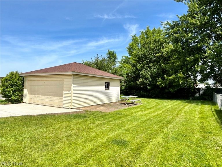 15460 Rademaker Drive, Brook Park, OH - Photo 5