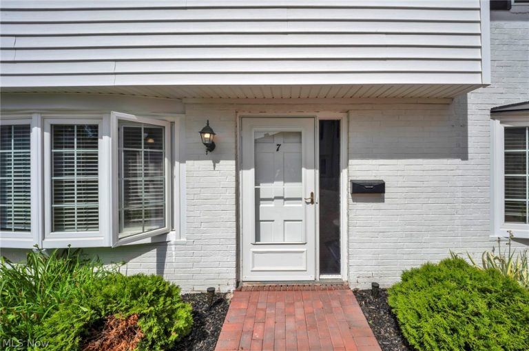 7 Meadowlawn Drive #7/7, Mentor, OH - Photo 2